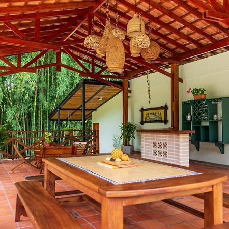 Agradable Cabana Cafetera Con Jacuzzi A 12 Min Del Centro De Pereira Luaran gambar