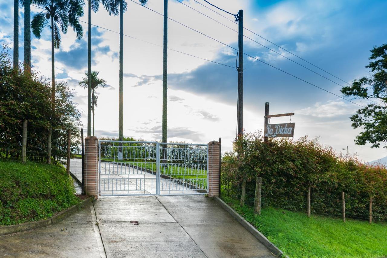 Agradable Cabana Cafetera Con Jacuzzi A 12 Min Del Centro De Pereira Luaran gambar