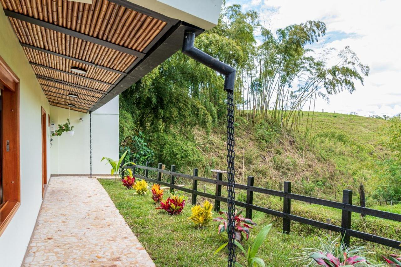 Agradable Cabana Cafetera Con Jacuzzi A 12 Min Del Centro De Pereira Luaran gambar